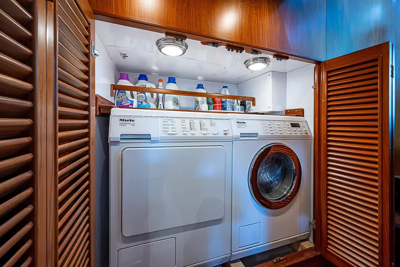 Slide: The Image of Offshore Yachts 62 Pilot House 2000 - 70