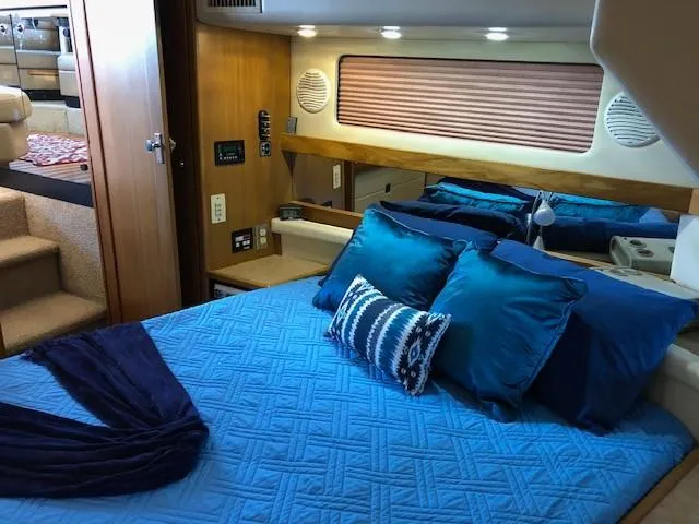 Slide: The Image of Luxurious cabin interior of 2000 Bayliner 4087 Aft Cabin Motoryacht with blue bedding. - 28