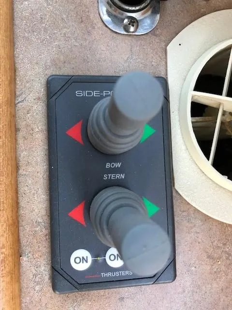 Slide: The Image of Control panel for bow and stern thrusters on a 2000 Bayliner 4087 Aft Cabin Motoryacht. - 33