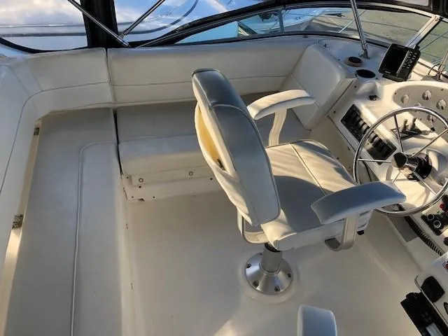 Slide: The Image of Bayliner 4087 Aft Cabin Motoryacht 2000 - 53