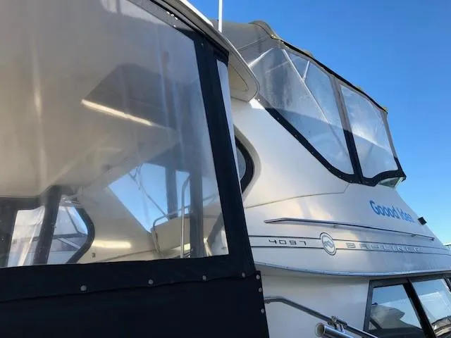 Slide: The Image of Bayliner 4087 Aft Cabin Motoryacht 2000 - 58