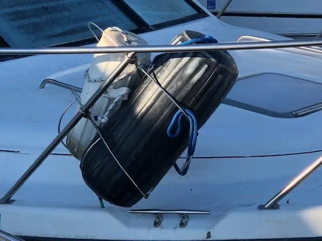 Slide: The Image of Bayliner 4087 Aft Cabin Motoryacht 2000 - 59