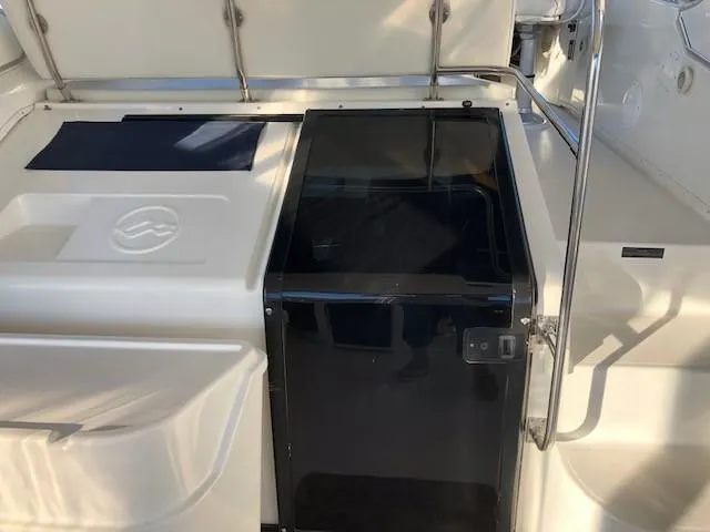 Slide: The Image of 2000 Bayliner 4087 Aft Cabin Motoryacht interior with sleek design and modern amenities. - 6