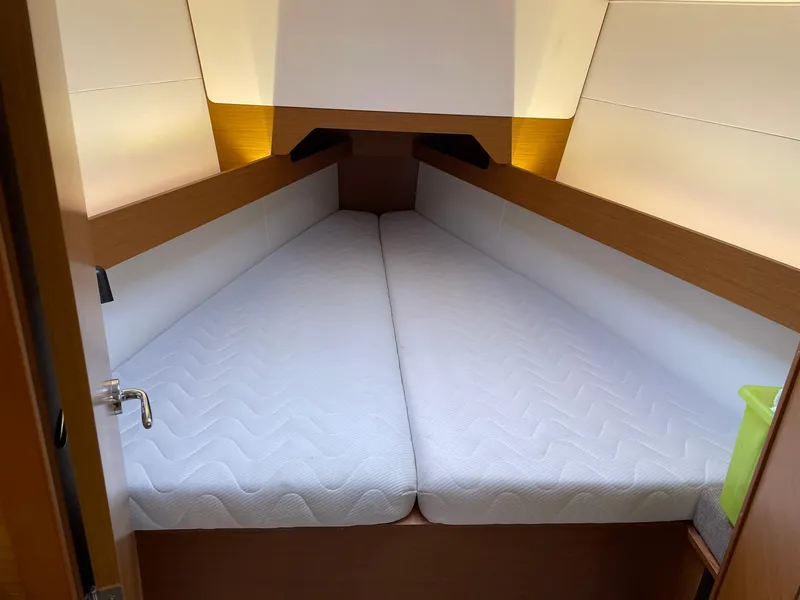 Slide: The Image of Jeanneau Sun Odyssey 349 2023 - 18