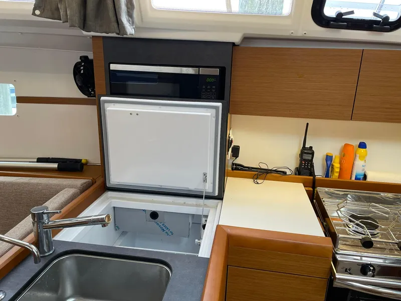 Slide: The Image of Jeanneau Sun Odyssey 349 2023 - 31