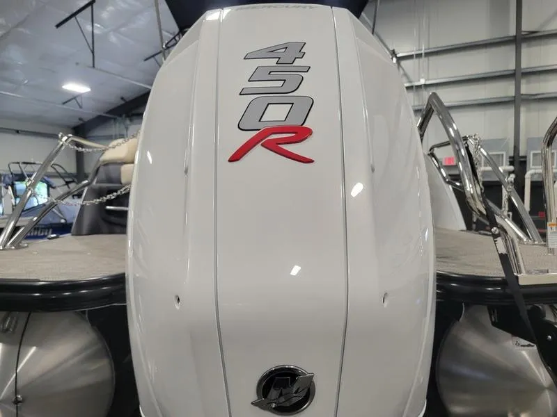 Slide: The Image of 2024 Barletta LEGGERA R26UCA boat with 450R engine in showroom. - 4