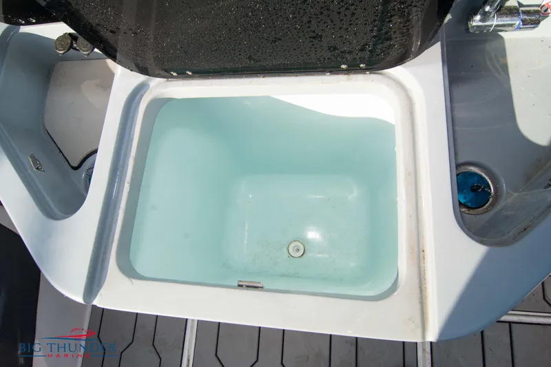 Slide: The Image of Livewell on 2024 Glasstream 32 GSX boat, filled with water. - 14