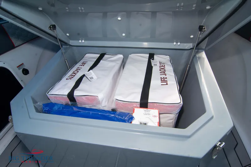 Slide: The Image of Glasstream 32 GSX 2024 - 50