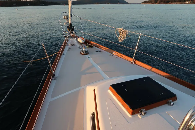 Slide: The Image of Hinckley Yachts Sou'wester 43 Sloop 1993 - 17