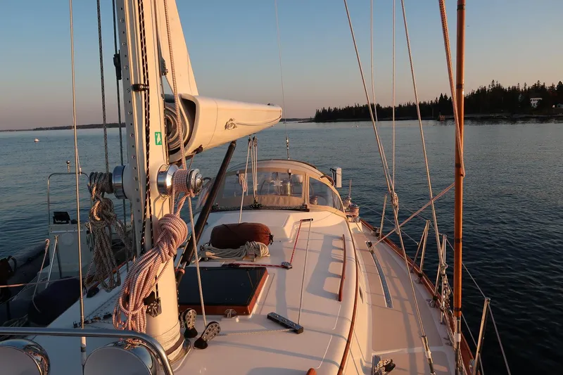 Slide: The Image of Hinckley Yachts Sou'wester 43 Sloop 1993 - 24
