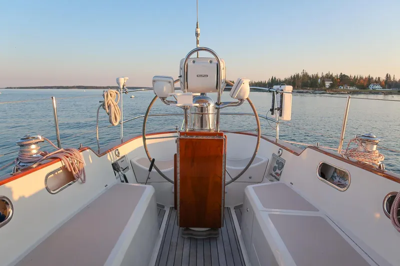 Slide: The Image of Hinckley Yachts Sou'wester 43 Sloop 1993 - 25