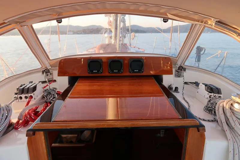 Slide: The Image of Hinckley Yachts Sou'wester 43 Sloop 1993 - 36