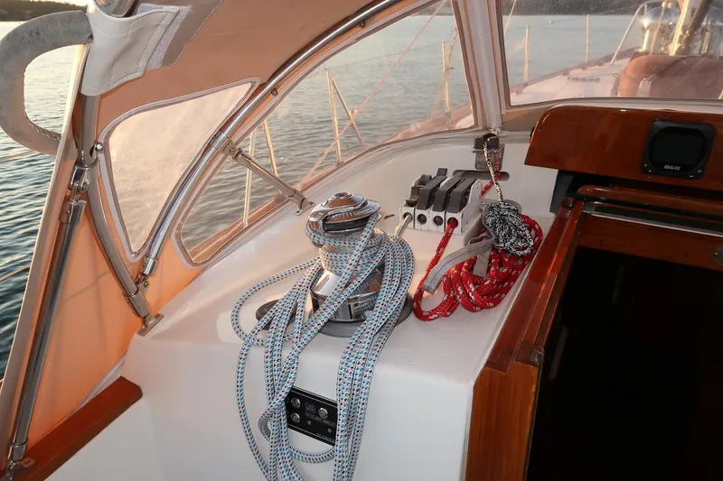 Slide: The Image of Hinckley Yachts Sou'wester 43 Sloop 1993 - 38