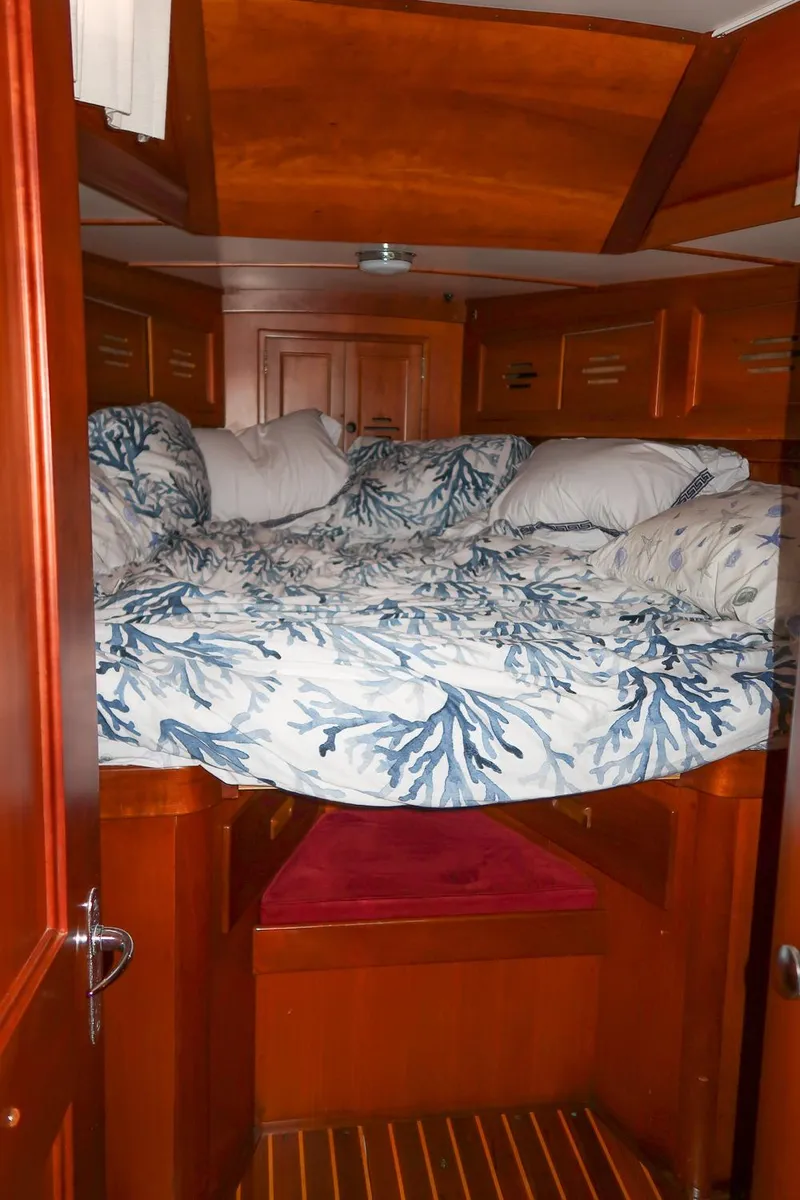 Slide: The Image of Hinckley Yachts Sou'wester 43 Sloop 1993 - 48