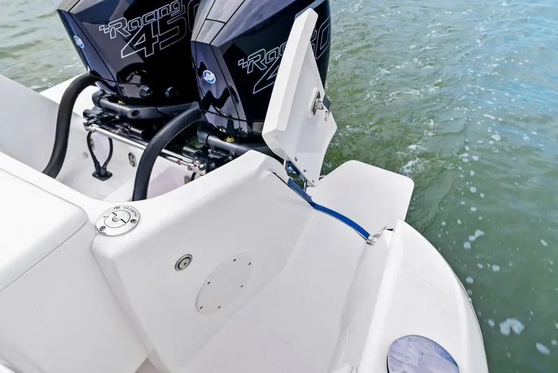 Slide: The Image of 2021 Intrepid 327 Valor - 10