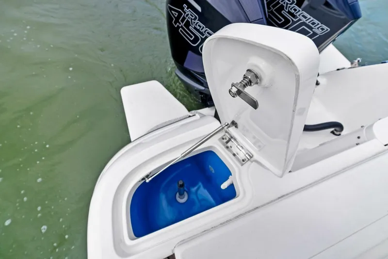 Slide: The Image of 2021 Intrepid 327 Valor - 15