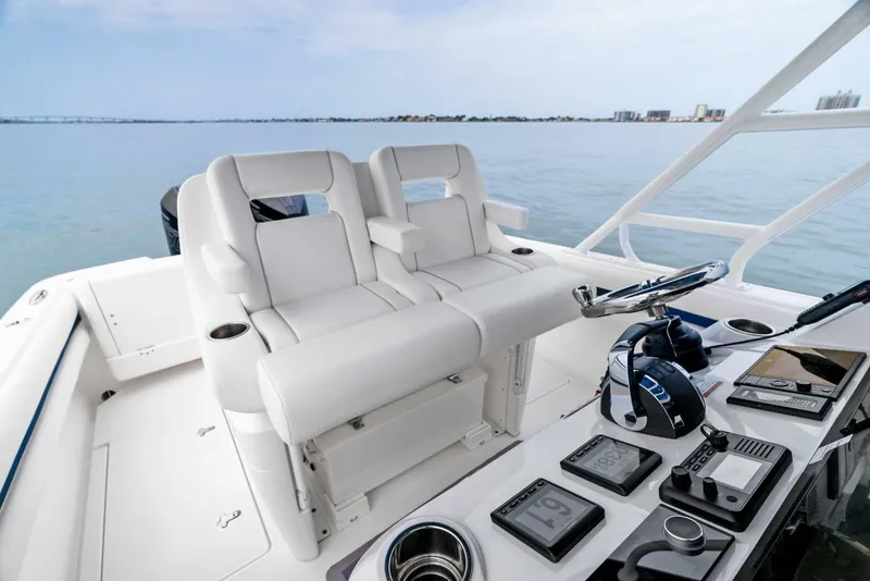 Slide: The Image of 2021 Intrepid 327 Valor - 17