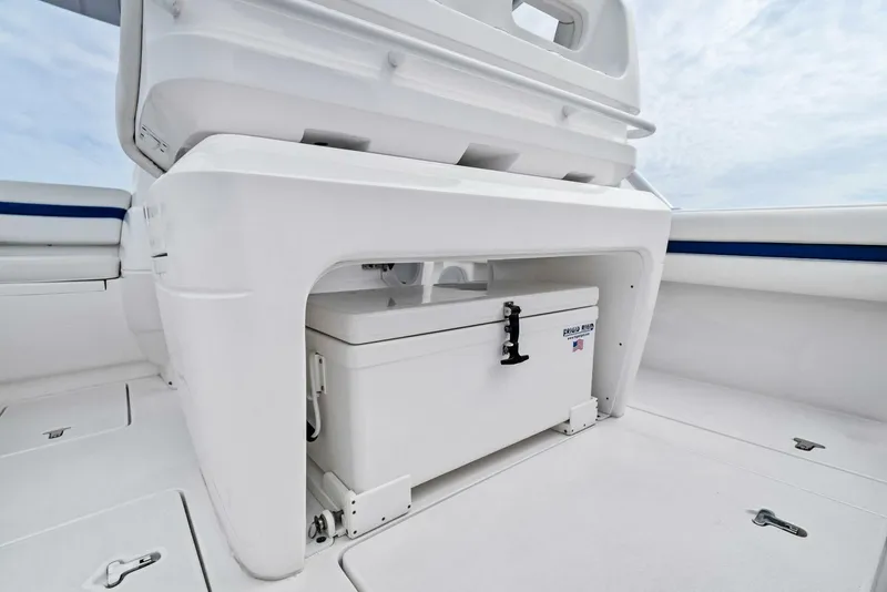 Slide: The Image of 2021 Intrepid 327 Valor - 19