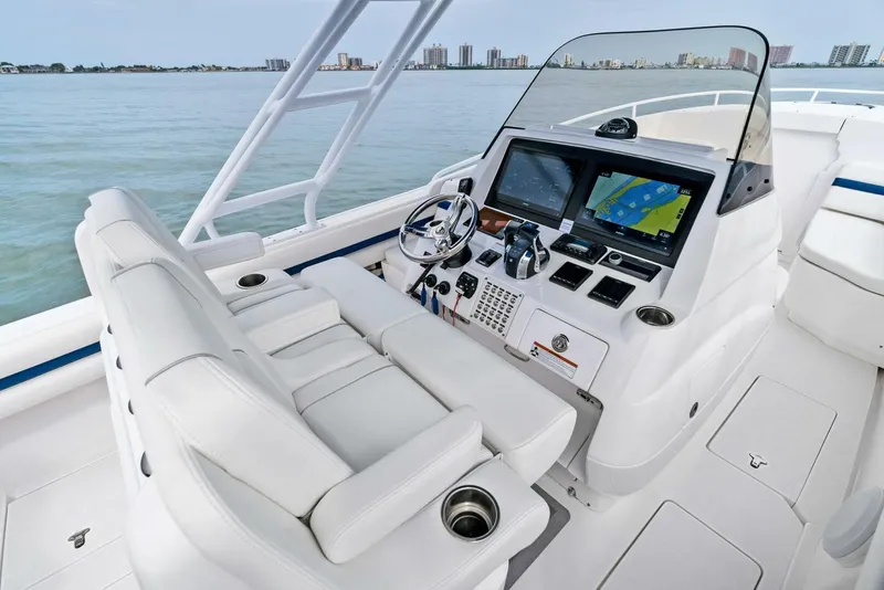 Slide: The Image of 2021 Intrepid 327 Valor - 20