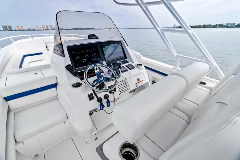 Slide: The Image of 2021 Intrepid 327 Valor - 23