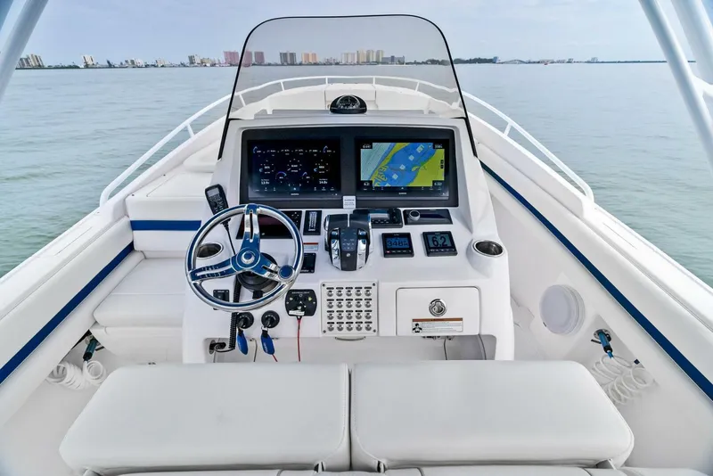 Slide: The Image of 2021 Intrepid 327 Valor - 24