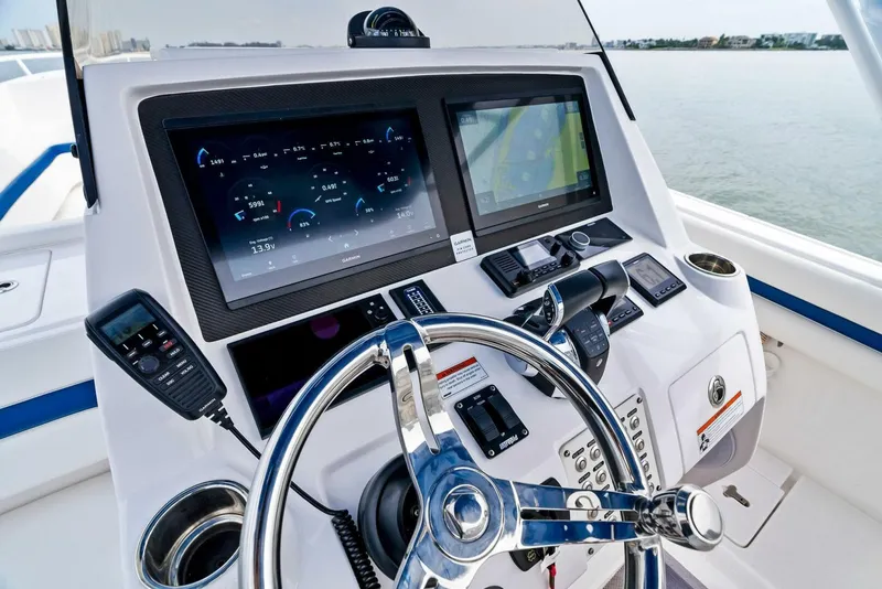 Slide: The Image of 2021 Intrepid 327 Valor - 25