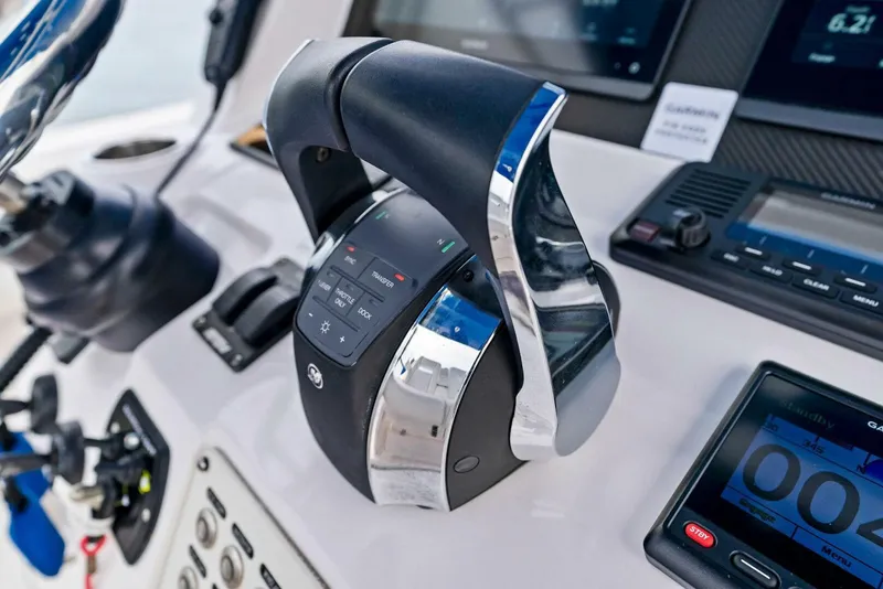 Slide: The Image of 2021 Intrepid 327 Valor - 26