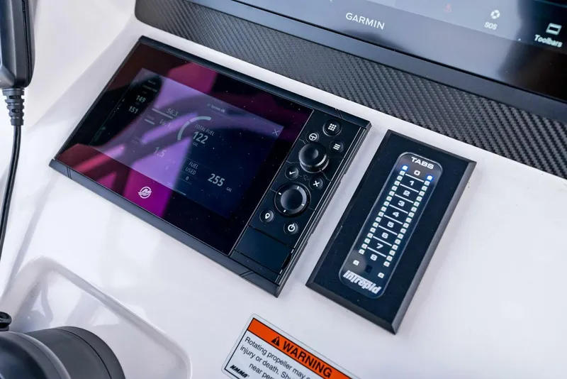 Slide: The Image of 2021 Intrepid 327 Valor - 27