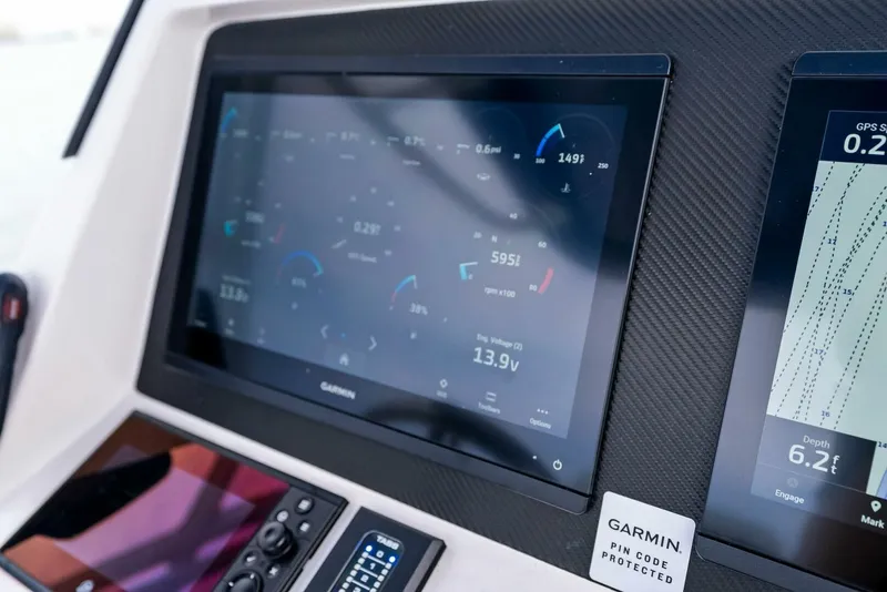 Slide: The Image of 2021 Intrepid 327 Valor - 28