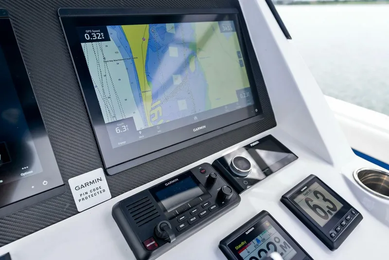 Slide: The Image of 2021 Intrepid 327 Valor - 29