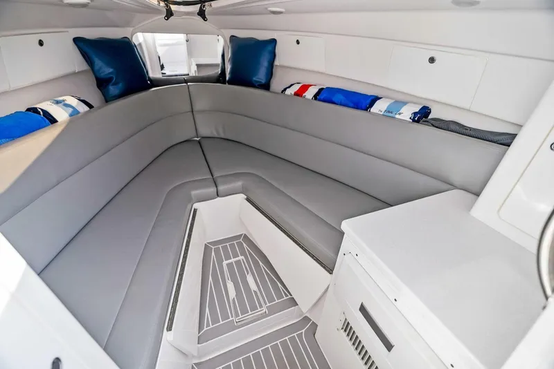 Slide: The Image of 2021 Intrepid 327 Valor - 3