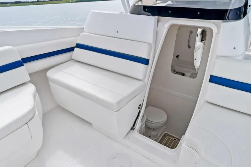 Slide: The Image of 2021 Intrepid 327 Valor - 30