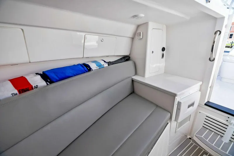 Slide: The Image of 2021 Intrepid 327 Valor - 33