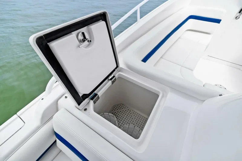 Slide: The Image of 2021 Intrepid 327 Valor - 38