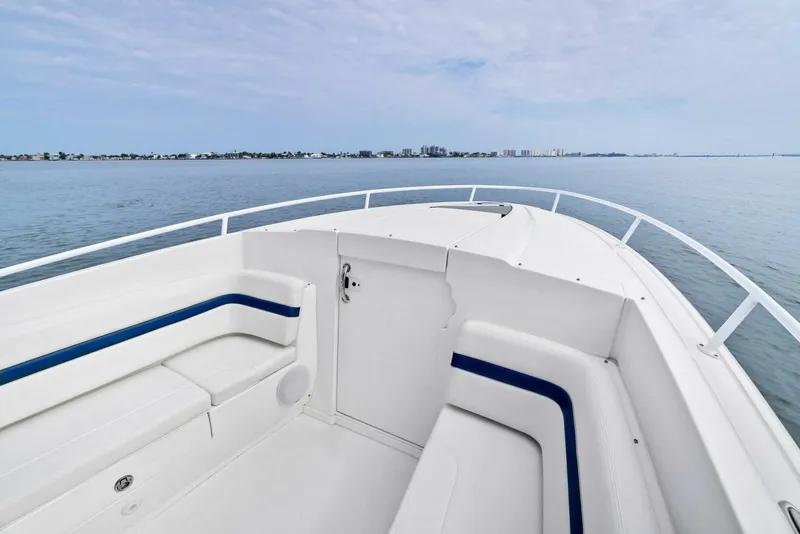 Slide: The Image of 2021 Intrepid 327 Valor - 39