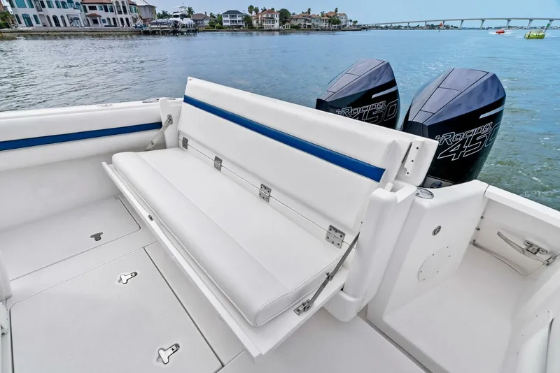 Slide: The Image of 2021 Intrepid 327 Valor - 4