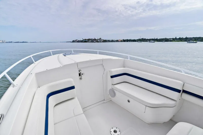 Slide: The Image of 2021 Intrepid 327 Valor - 40