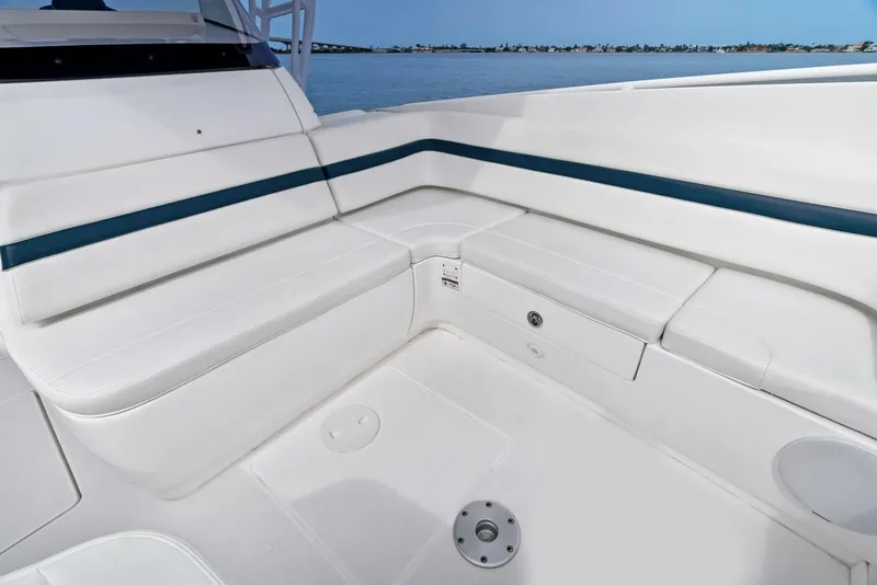 Slide: The Image of 2021 Intrepid 327 Valor - 42