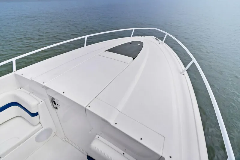 Slide: The Image of 2021 Intrepid 327 Valor - 43