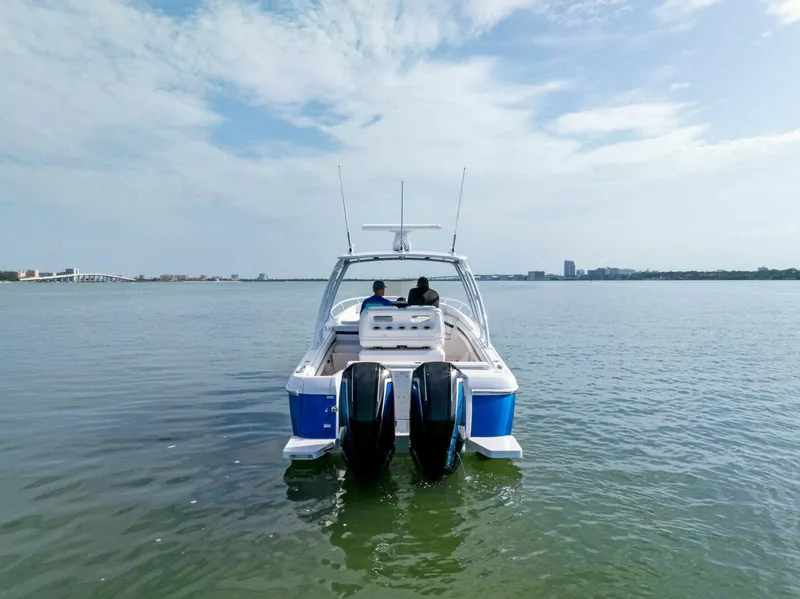 Slide: The Image of 2021 Intrepid 327 Valor - 46