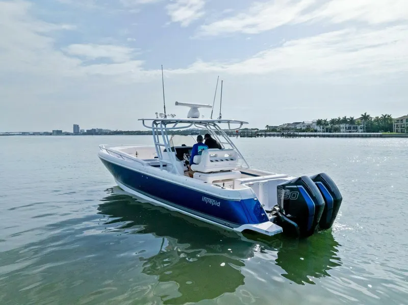 Slide: The Image of 2021 Intrepid 327 Valor - 47