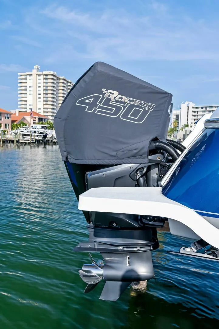 Slide: The Image of 2021 Intrepid 327 Valor - 68