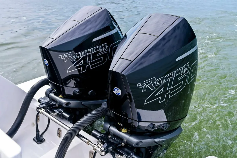 Slide: The Image of 2021 Intrepid 327 Valor - 7