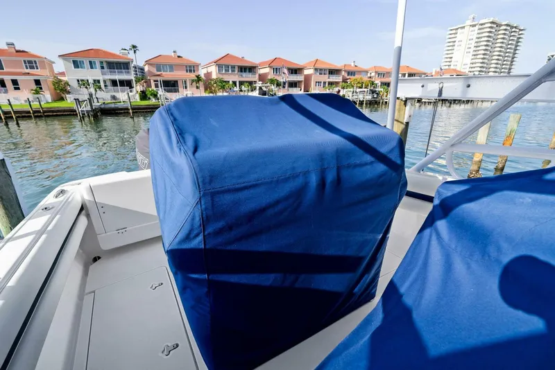 Slide: The Image of 2021 Intrepid 327 Valor - 75