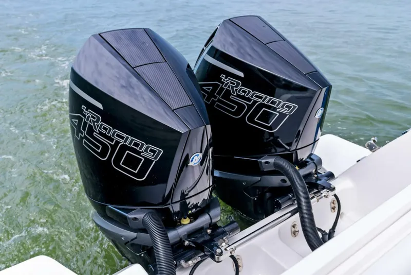 Slide: The Image of 2021 Intrepid 327 Valor - 8