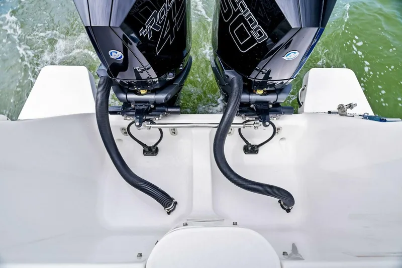 Slide: The Image of 2021 Intrepid 327 Valor - 9