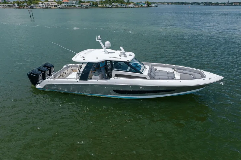 Slide: The Image of Boston Whaler 420 Outrage 2023 - 1