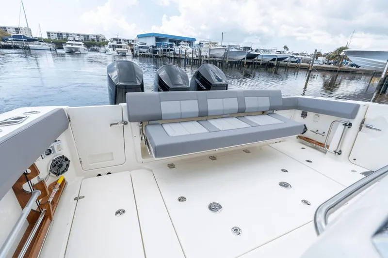 Slide: The Image of Boston Whaler 420 Outrage 2023 - 11