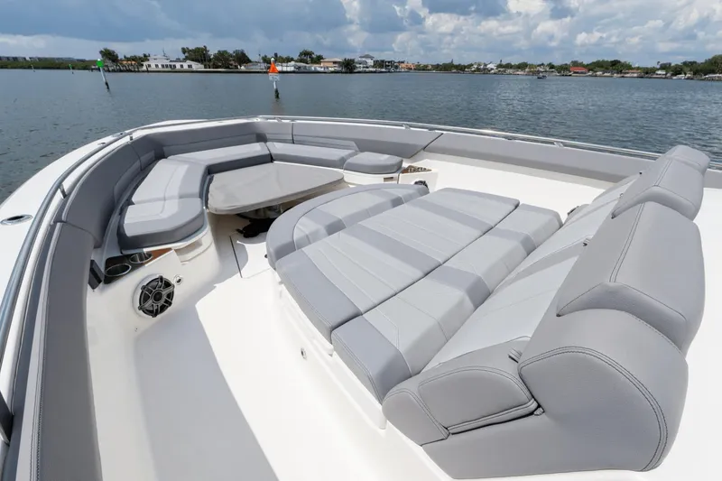 Slide: The Image of Boston Whaler 420 Outrage 2023 - 15