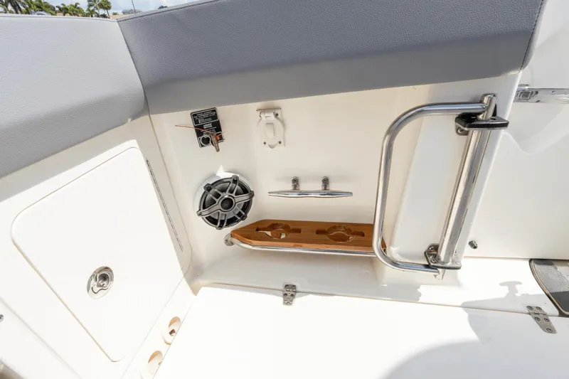 Slide: The Image of Boston Whaler 420 Outrage 2023 - 20